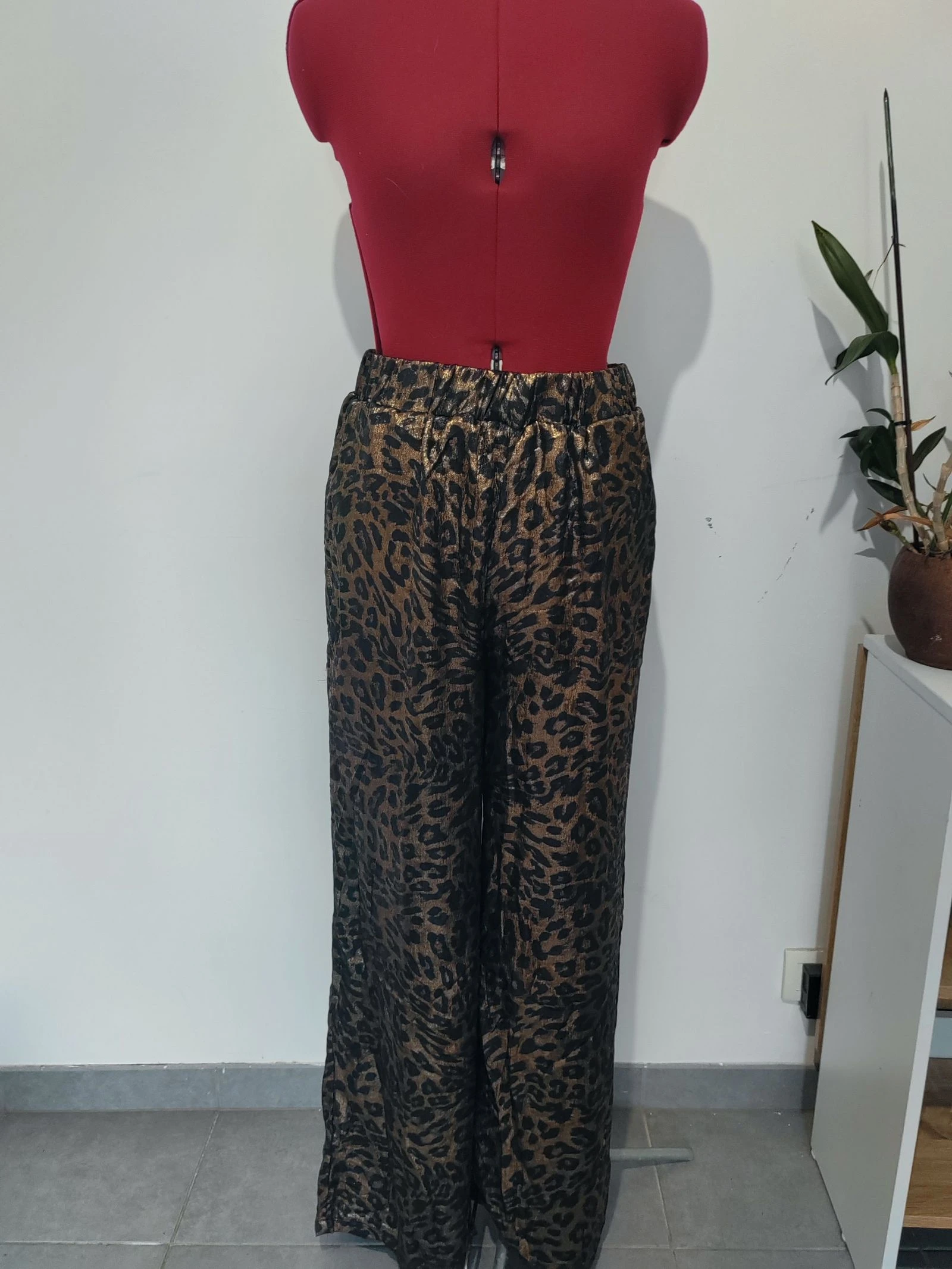 Pantalon satiné a jambes larges 